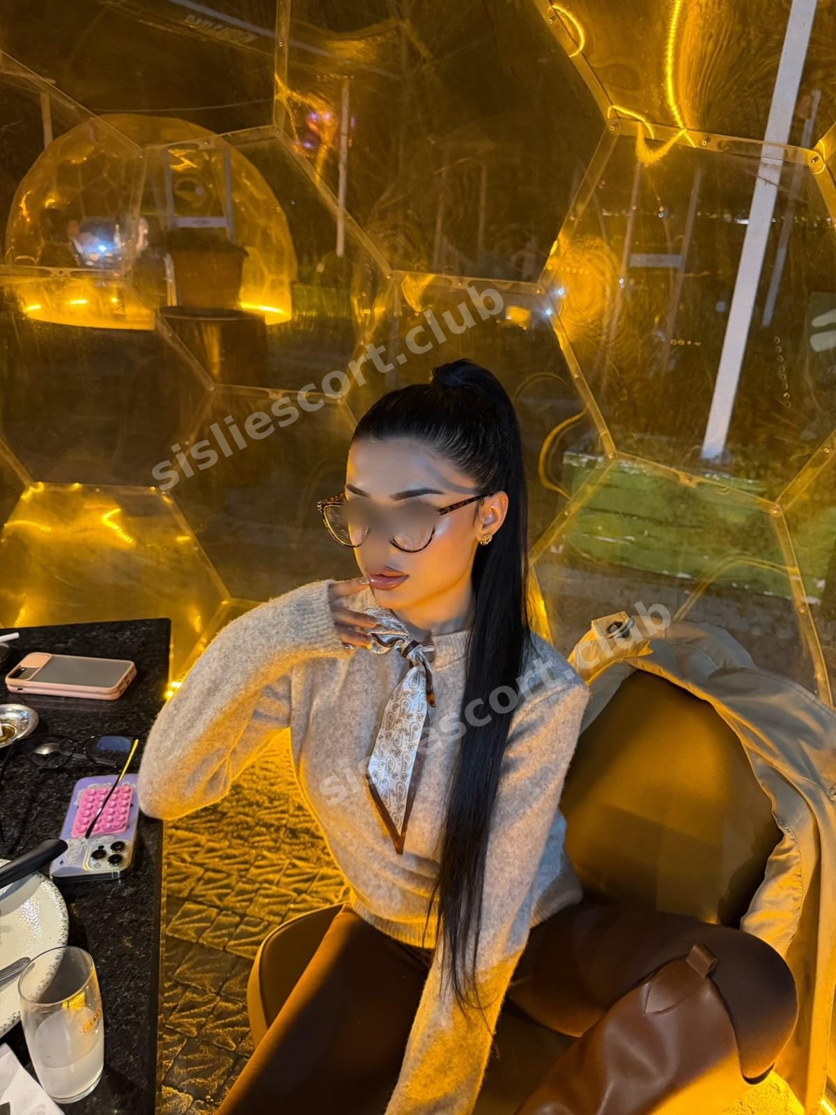 Neva — İstanbul, Şişli escort